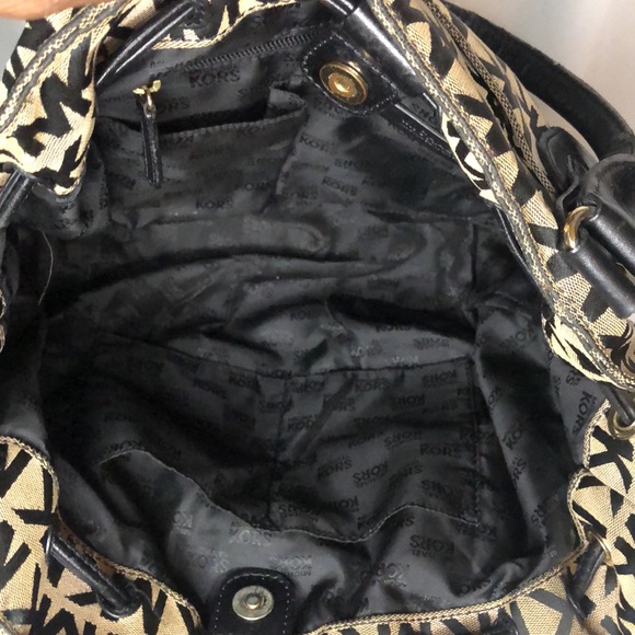 MICHAEL KORS tan and black signature satchel. Leather and canvas exterior. - Picture 15 of 16